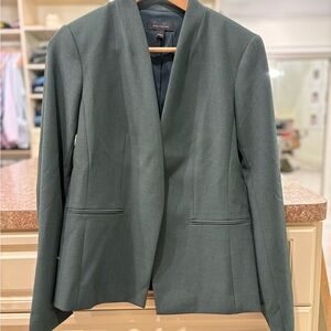 Ann Taylor blazer. Excellent pre-owned condition.